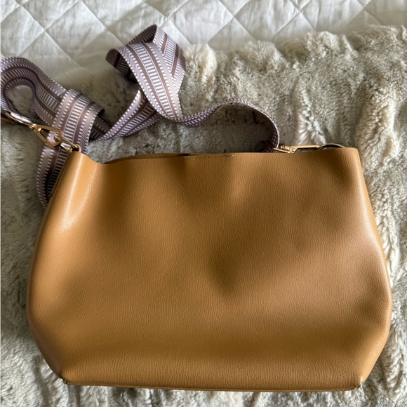 Leatherology Elizabeth Bucket Bag - Picture 4 of 10